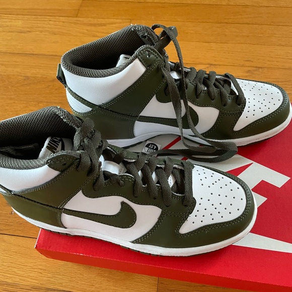 Nib 4.5Y/6W nike dunk olive green cargo white. Never worn - Picture 4 of 8